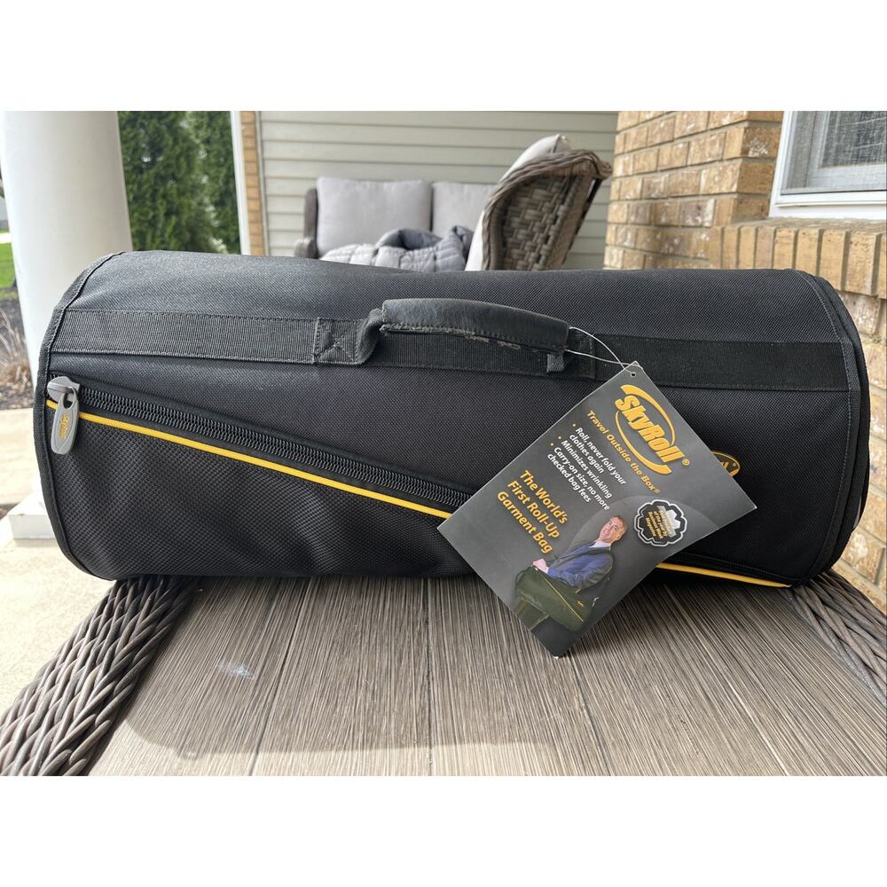 Brand New SKYROLL Carry-On Garment Bag Luggage Black With Shoulder Strap RARE